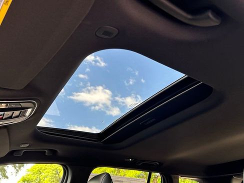 New 2024 Jeep Grand Cherokee Altitude image 11