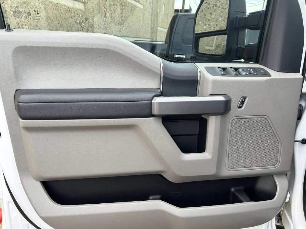 Used 2022 Ford F250 XLT AWD/4WD image 3