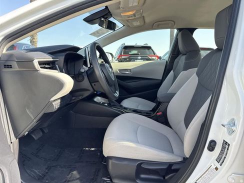 Used 2021 Toyota Corolla LE image 2