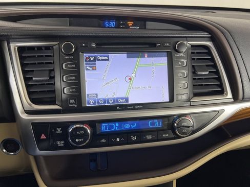 Used 2018 Toyota Highlander Limited image 32