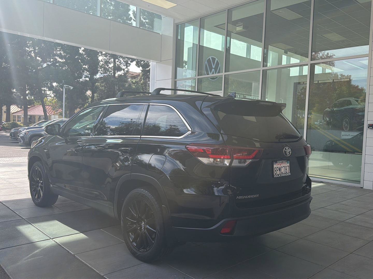 Used 2019 Toyota Highlander SE AWD/4WD image 3