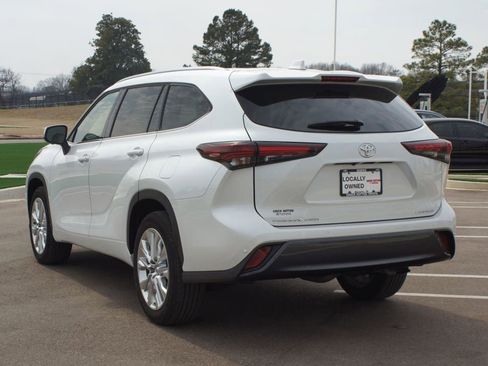 Certified 2025 Toyota Highlander Limited image 17