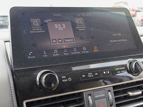 Used 2023 Nissan Armada SL w/ Captain's Chairs Package image 3