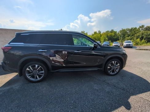 Used 2023 INFINITI QX60 Luxe w/ Cargo Package FWD image 3