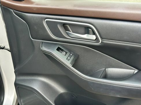 Used 2021 Nissan Rogue SV w/ Premium Package image 21