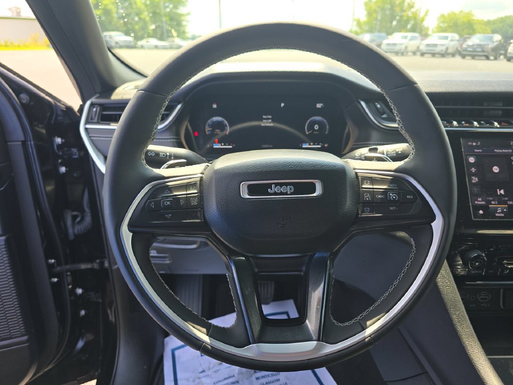 Used 2023 Jeep Grand Cherokee L Laredo AWD/4WD image 16