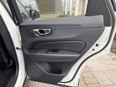 Used 2025 Volvo XC60 B5 Plus image 13