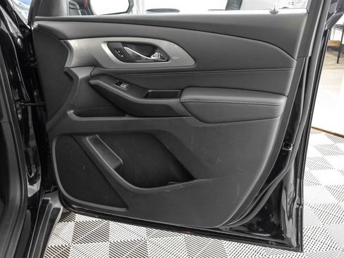 Used 2023 Chevrolet Traverse LT FWD image 41