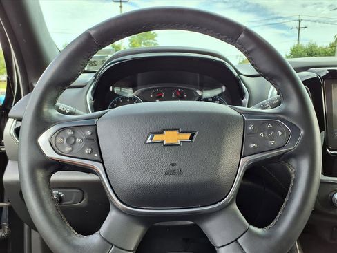 Used 2023 Chevrolet Traverse LT image 18
