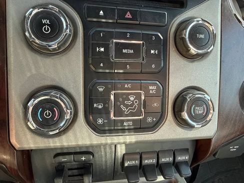 Used 2014 Ford F350 Lariat w/ Lariat Ultimate Package AWD/4WD image 30