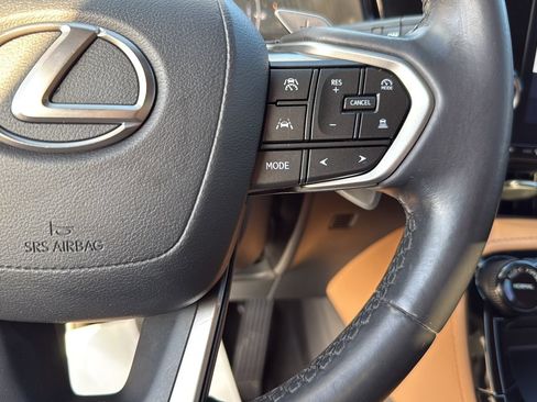 Used 2022 Lexus NX 250 FWD w/ Towing Package (2000 Lbs) image 16