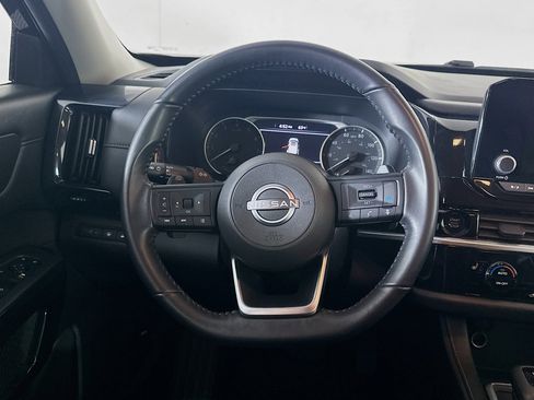 Used 2025 Nissan Pathfinder SV image 18