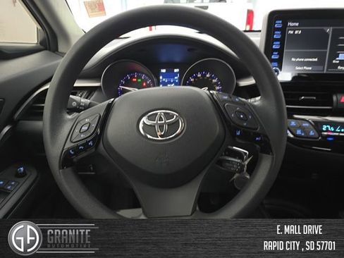 Used 2022 Toyota C-HR XLE image 14