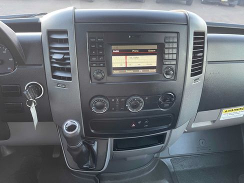 Used 2015 Freightliner Sprinter 2500 RWD image 21