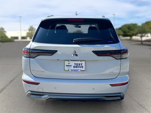 New 2025 Mitsubishi Outlander SEL image 5