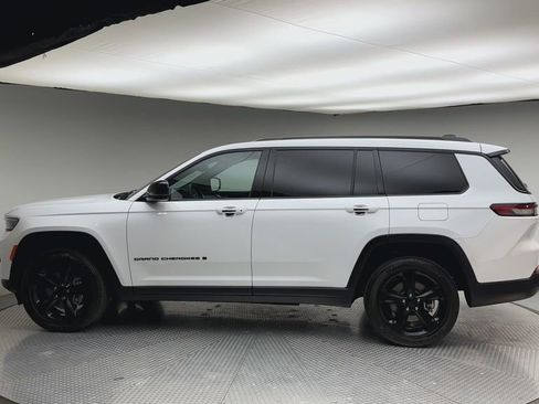 Used 2025 Jeep Grand Cherokee L Altitude AWD/4WD image 5