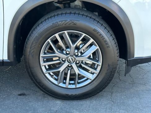Used 2024 Nissan Rogue S FWD image 12