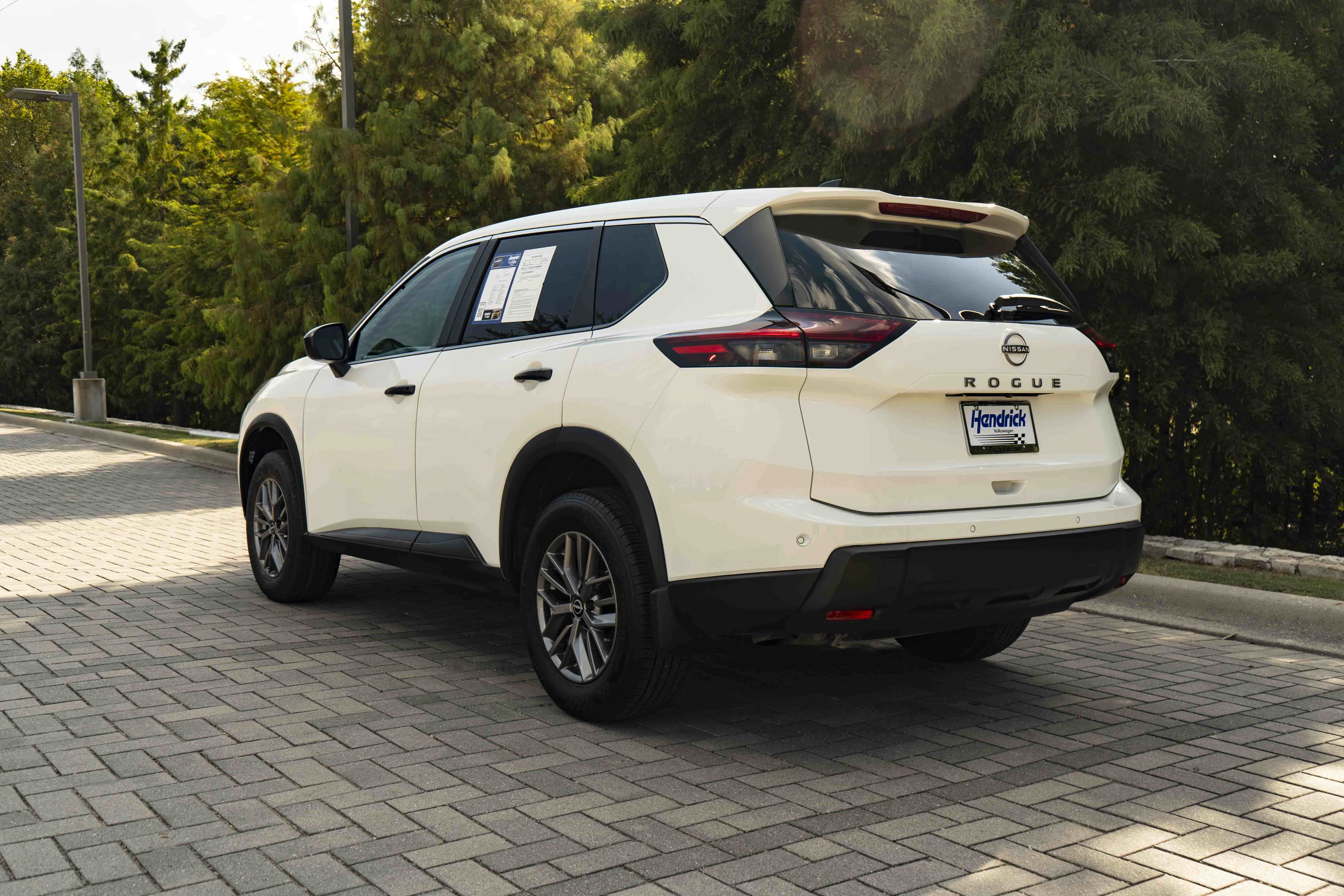 Used 2025 Nissan Rogue S FWD image 8