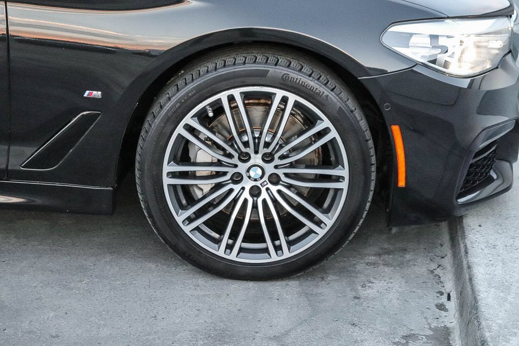 Used 2020 BMW 530e w/ M Sport Package RWD image 11