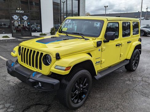Used 2023 Jeep Wrangler Unlimited Sahara w/ Cold Weather Group AWD/4WD image 2
