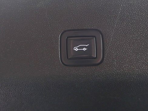 Used 2021 Chevrolet Suburban High Country AWD/4WD image 16