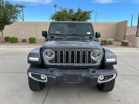 Used 2025 Jeep Wrangler Unlimited Sahara AWD/4WD image 3