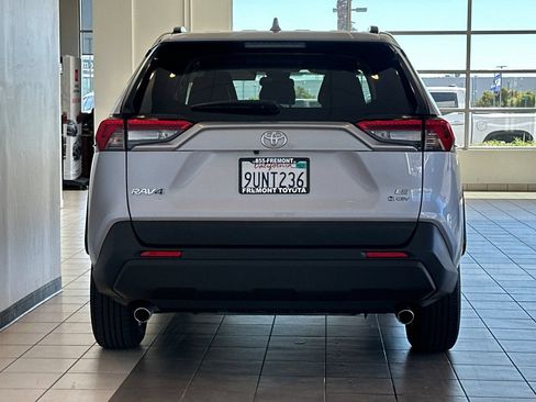 Certified 2025 Toyota RAV4 LE AWD/4WD image 5