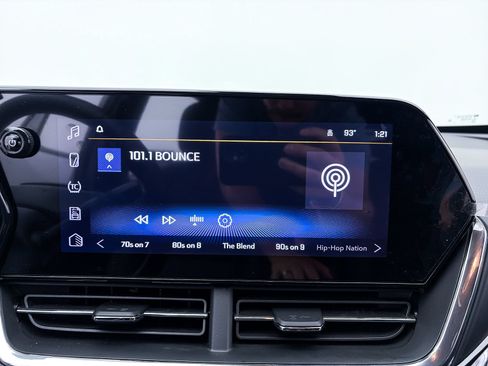 Used 2025 Chevrolet Trax RS w/ Driver Confidence Package FWD image 17
