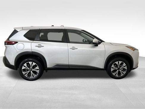 Used 2023 Nissan Rogue SV image 7