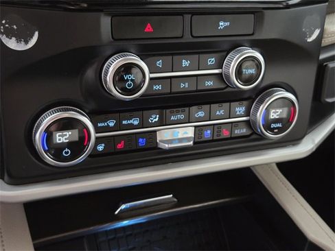 Used 2023 Ford Expedition Limited image 27