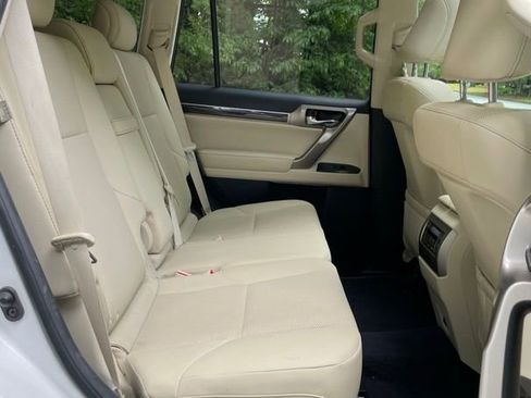 Used 2020 Lexus GX 460 Premium w/ Premium Package AWD/4WD image 18
