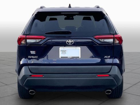 Used 2022 Toyota RAV4 XLE Premium FWD image 5