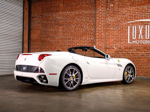 Used 2014 Ferrari California image 4