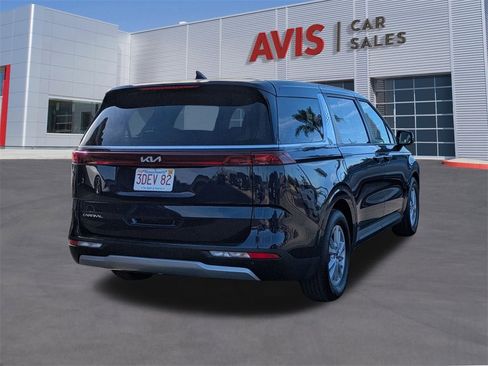 Used 2024 Kia Carnival LX image 6