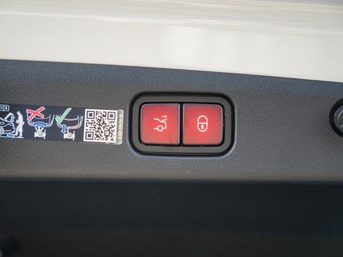 New 2026 Mercedes-Benz E 450 4MATIC Sedan image 11