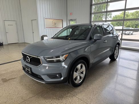 Used 2021 Volvo XC40 T5 Momentum image 25