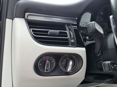Certified 2023 Porsche Macan S AWD/4WD image 29