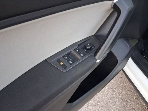 Used 2018 Volkswagen Tiguan S FWD image 16