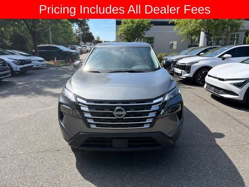 Used 2024 Nissan Rogue S FWD image 2
