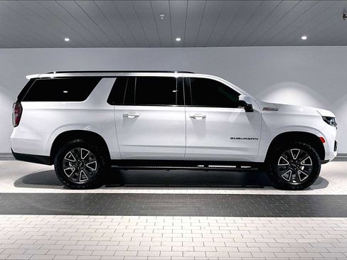 Used 2024 Chevrolet Suburban Z71 image 11