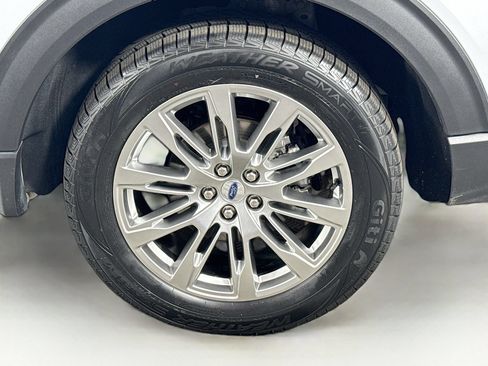 Used 2025 Ford Explorer Platinum AWD/4WD image 9