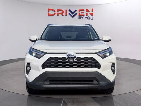 Used 2022 Toyota RAV4 XLE Premium image 8