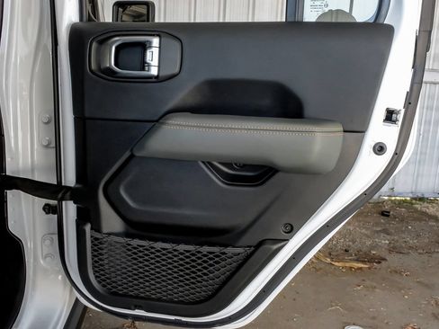 Used 2024 Jeep Gladiator Mojave w/ Convenience Group AWD/4WD image 47