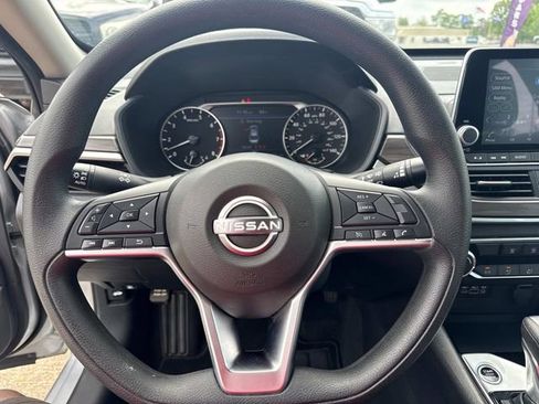 Used 2024 Nissan Altima 2.5 SV FWD image 29