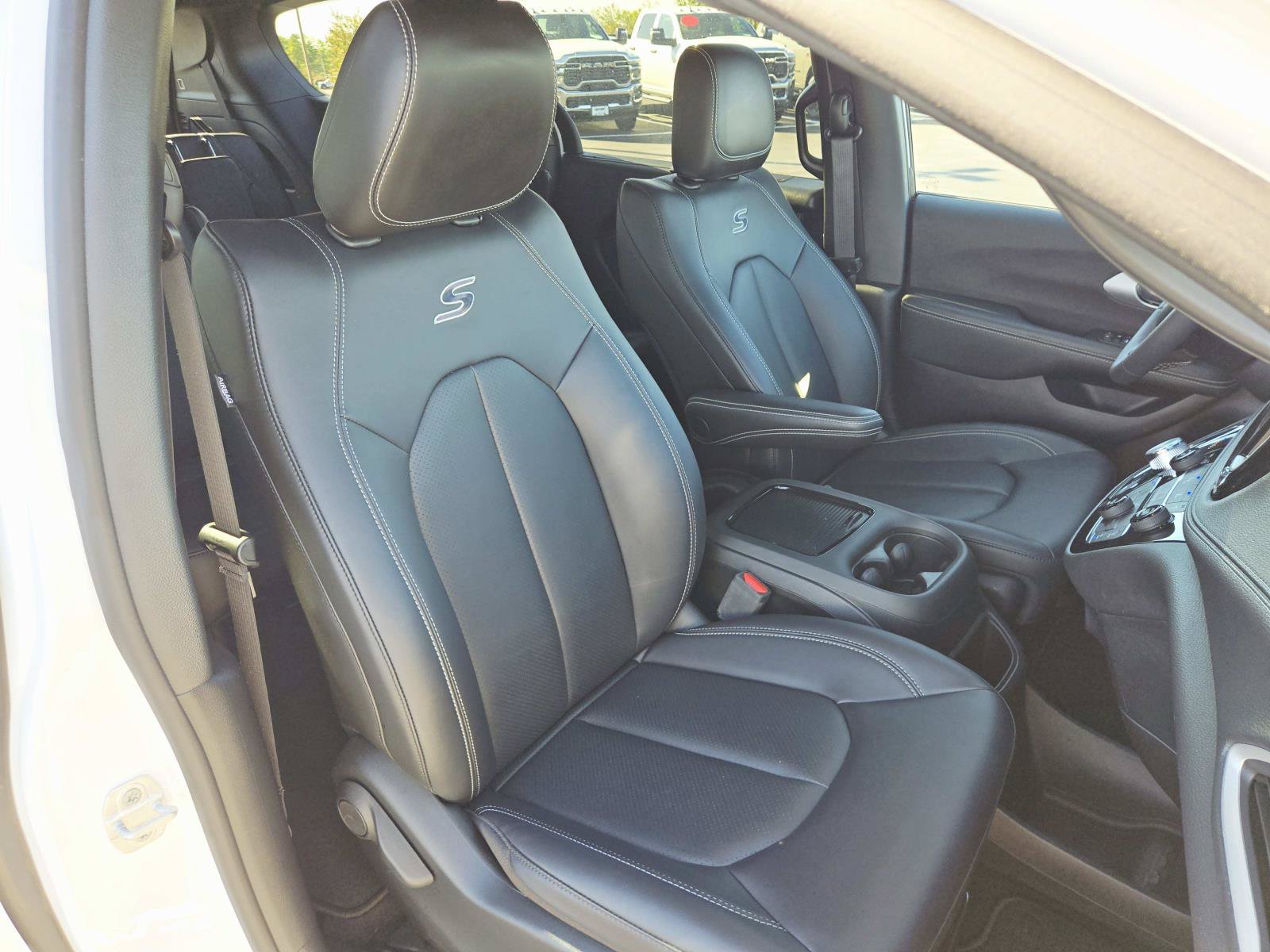 Used 2024 Chrysler Pacifica Touring-L w/ S Appearance Package FWD image 18