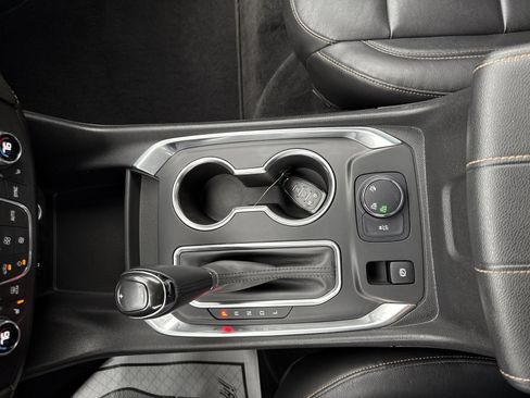 Used 2019 Chevrolet Traverse LT w/ LT Premium Package image 20