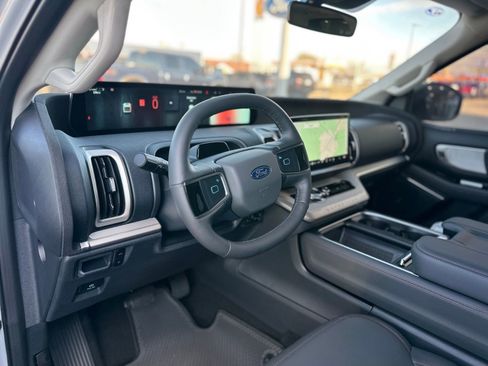 New 2025 Ford Expedition Active image 21