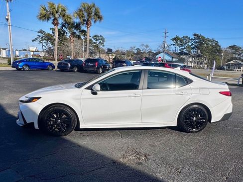 Used 2025 Toyota Camry SE FWD image 4