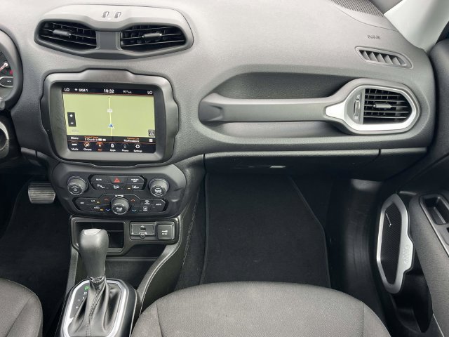 Used 2021 Jeep Renegade Latitude w/ Luxury Group I FWD image 19