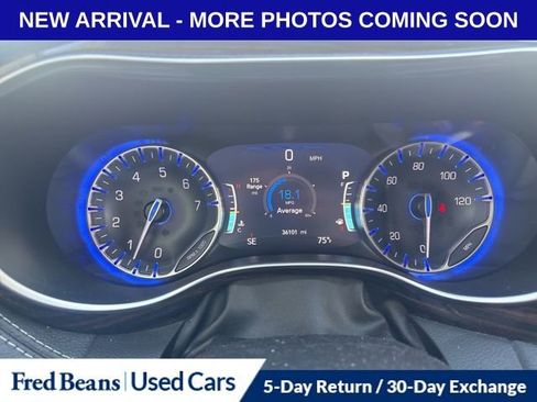 Used 2023 Chrysler Pacifica Limited image 15